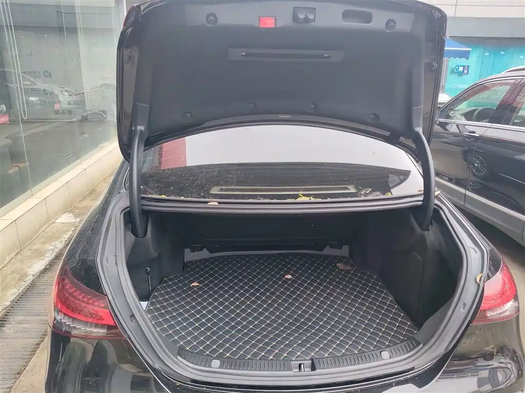 Mercedes-Benz E-Class 2022 — фото 19