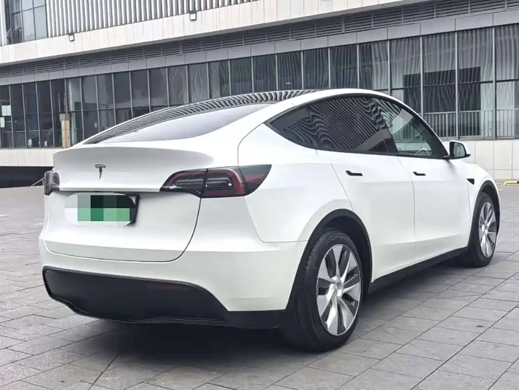Tesla Model Y 2023 — фото 7