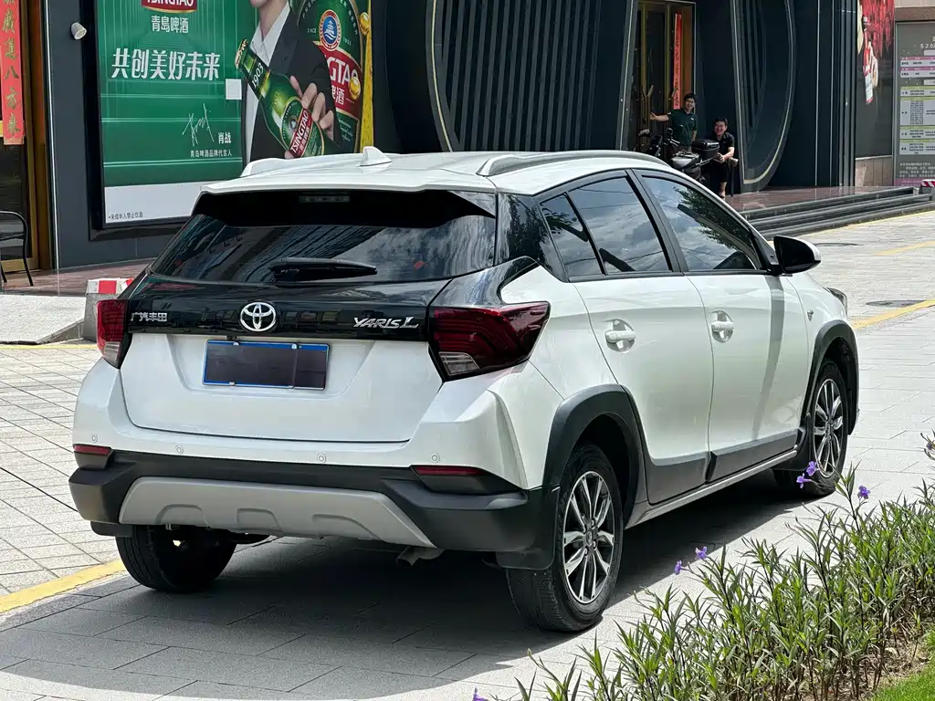 Toyota Yaris L 2022 — фото 12