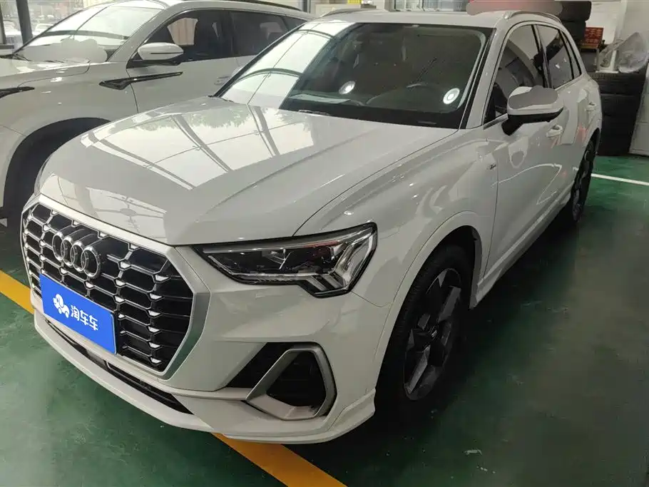 Audi Q3 2019 — фото 1