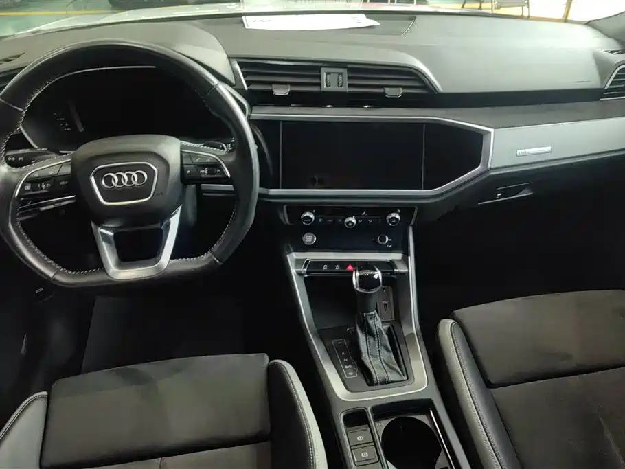 Audi Q3 2019 — фото 12