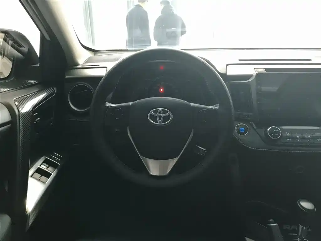 Toyota RAV4 2019 — фото 11