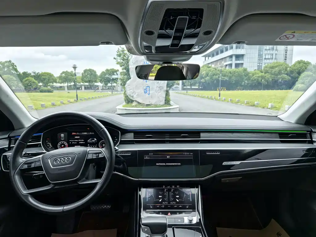 Audi A8 2019 — фото 12