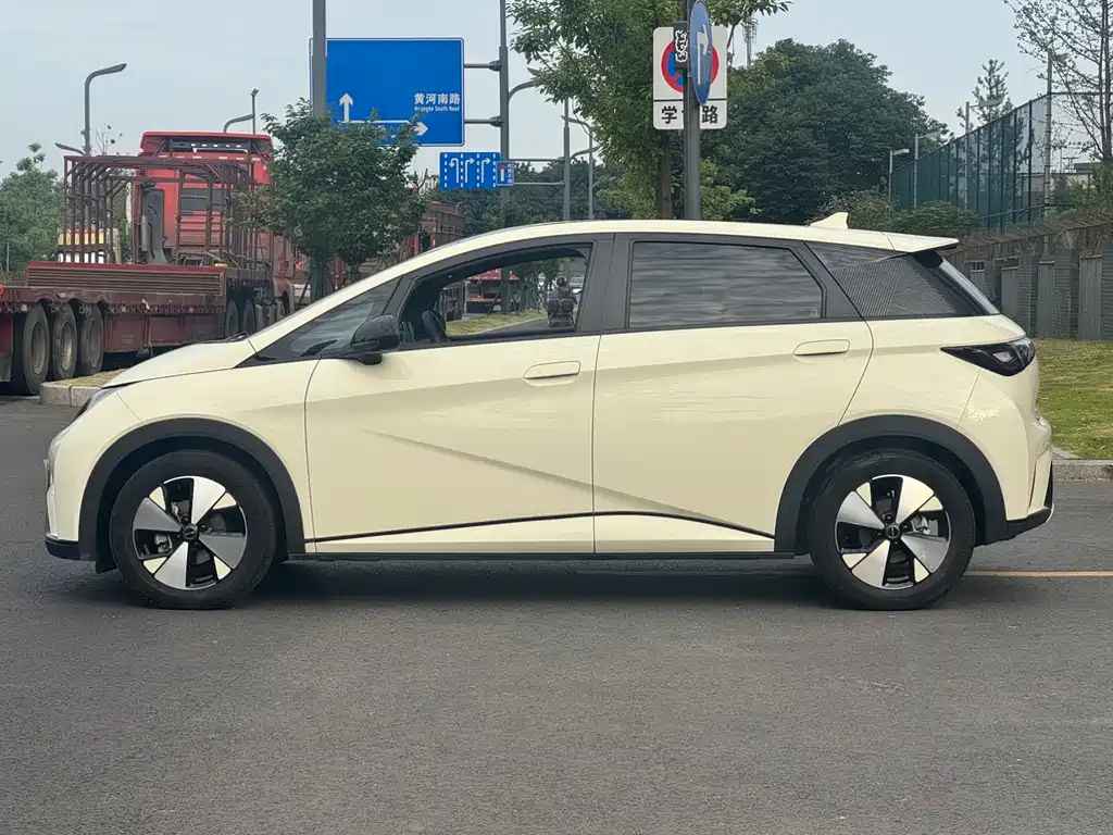 BYD Dolphin 2023 — фото 17