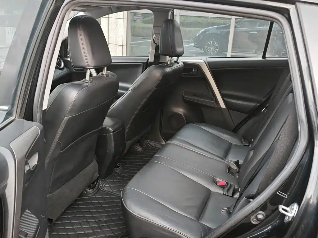 Toyota RAV4 2015 — фото 5