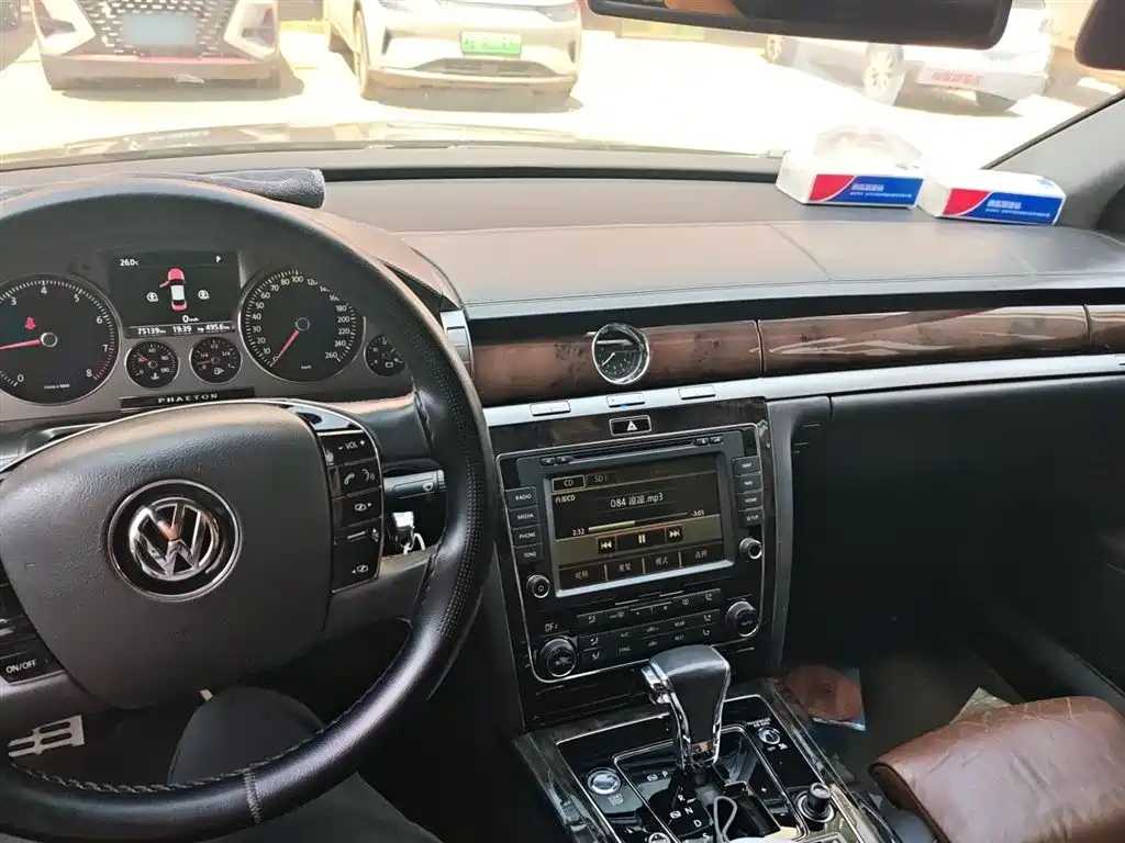 Volkswagen Phaeton 2016 — фото 10