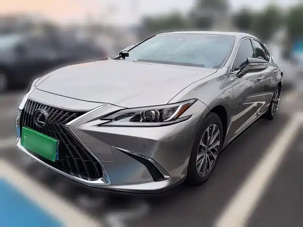 Lexus ES 2024