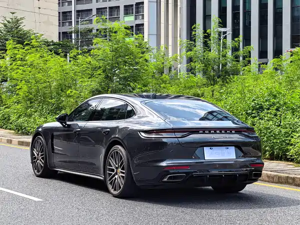 Porsche Panamera 2023