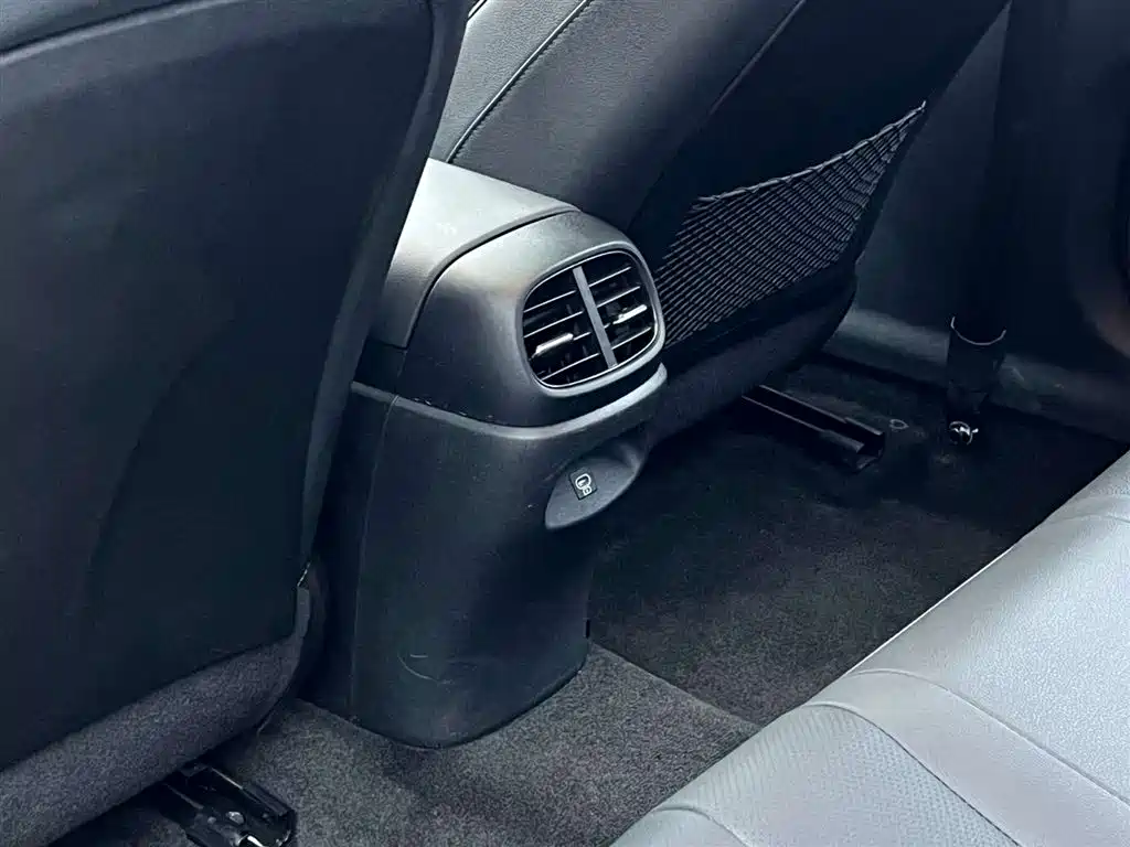 Hyundai Elantra 2024 — фото 19