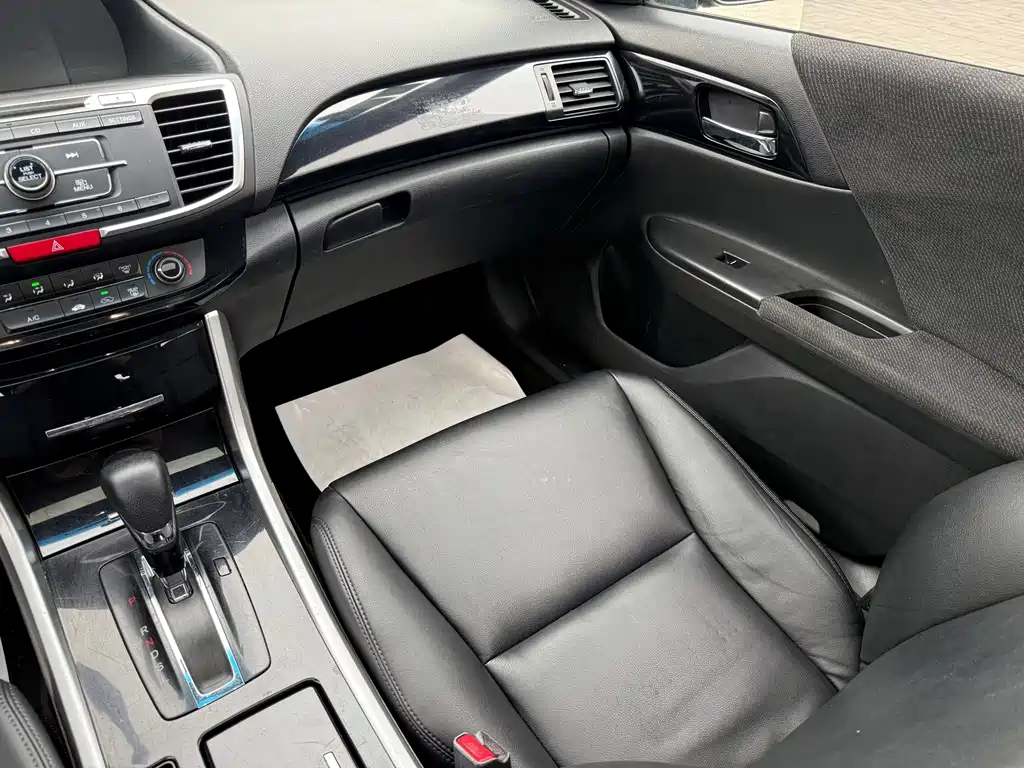 Honda Accord 2017 — фото 16