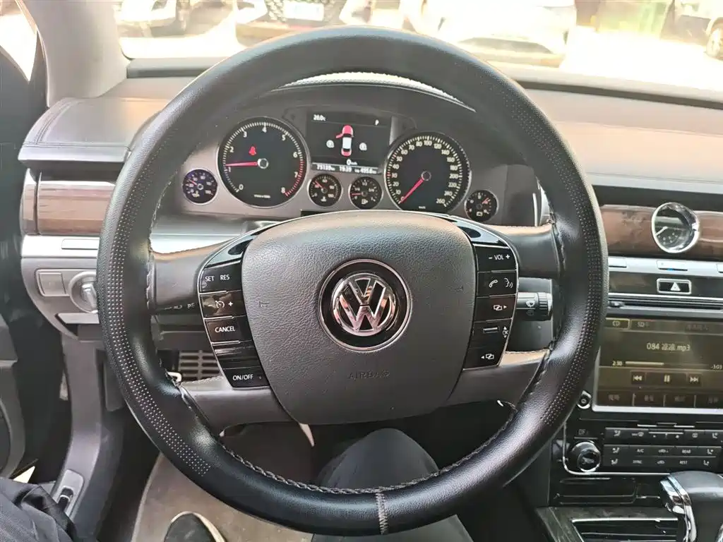 Volkswagen Phaeton 2016 — фото 11