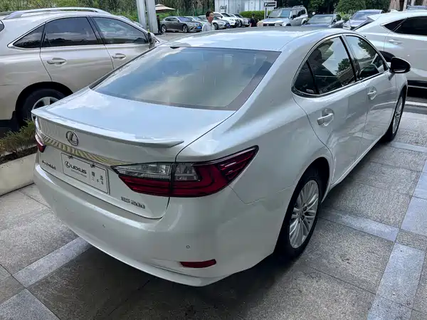 Lexus ES 2016