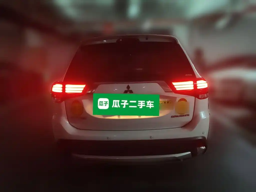 Mitsubishi Outlander 2018 — фото 3