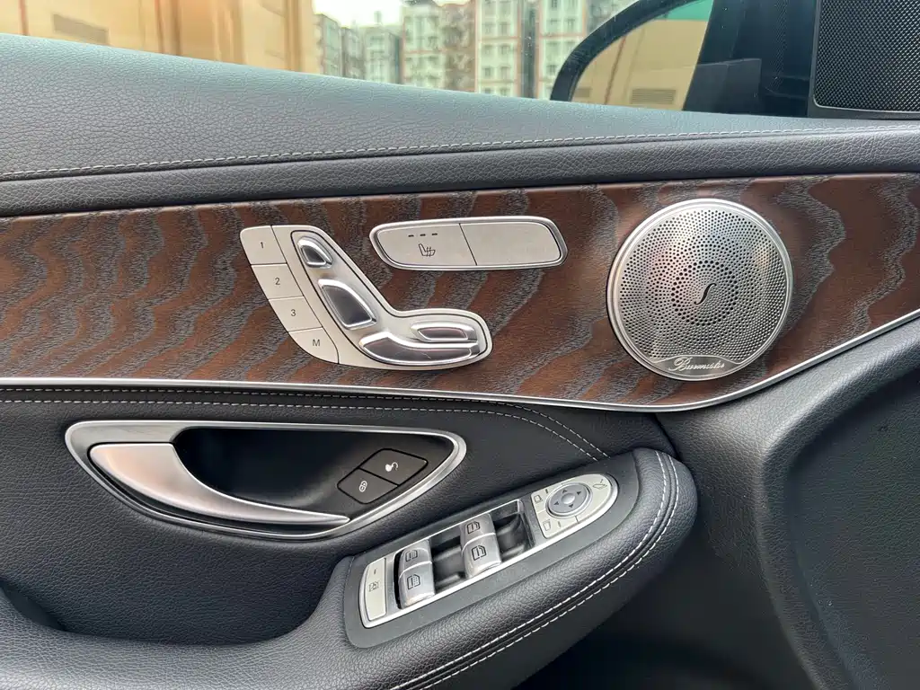 Mercedes-Benz GLC 2017 — фото 15