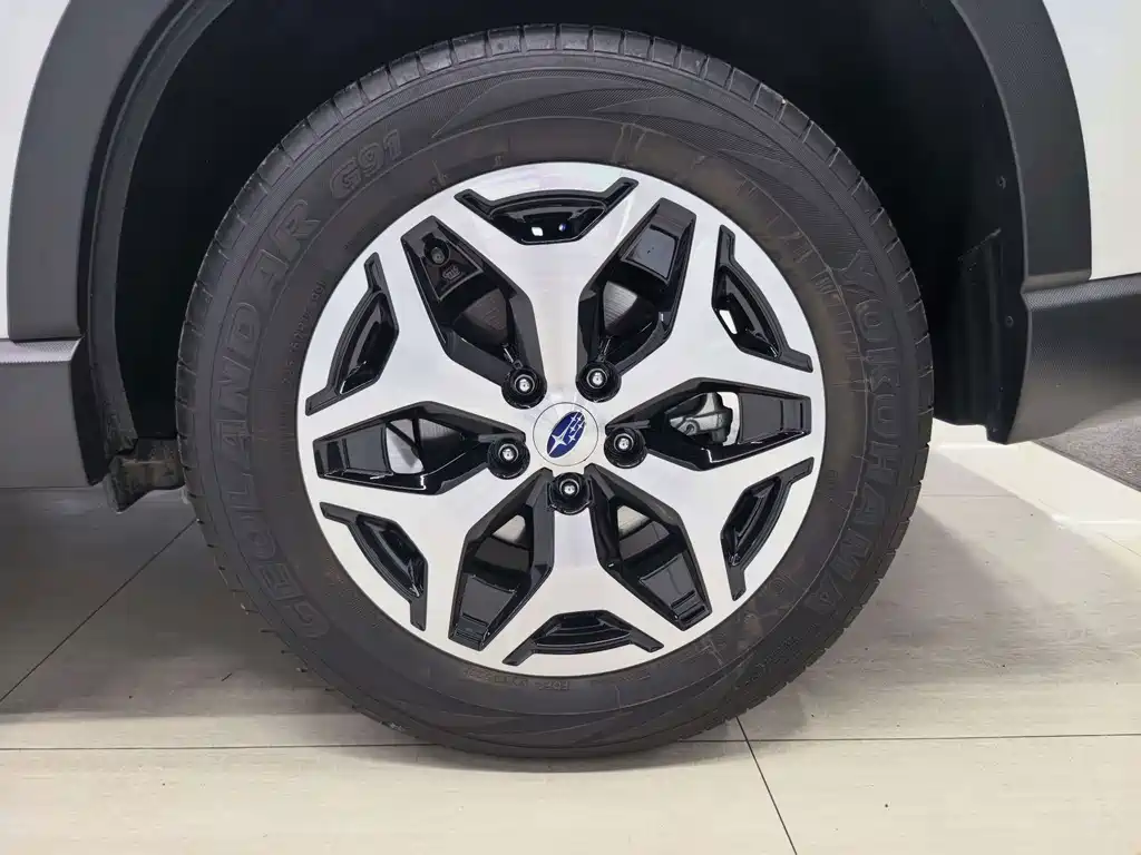 Subaru Forester 2022 — фото 12