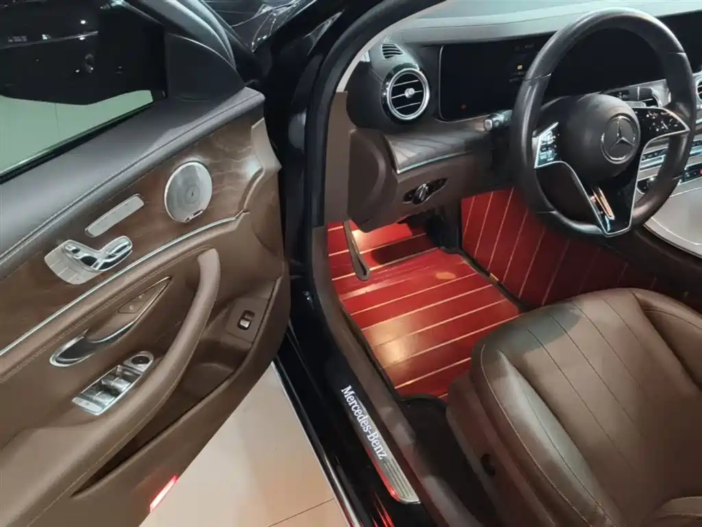 Mercedes-Benz E-Class 2022 — фото 16