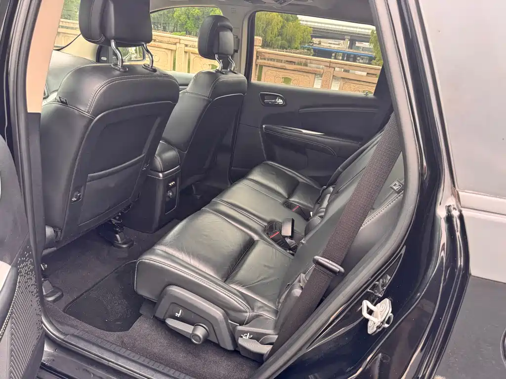 Dodge Journey 2015 — фото 10