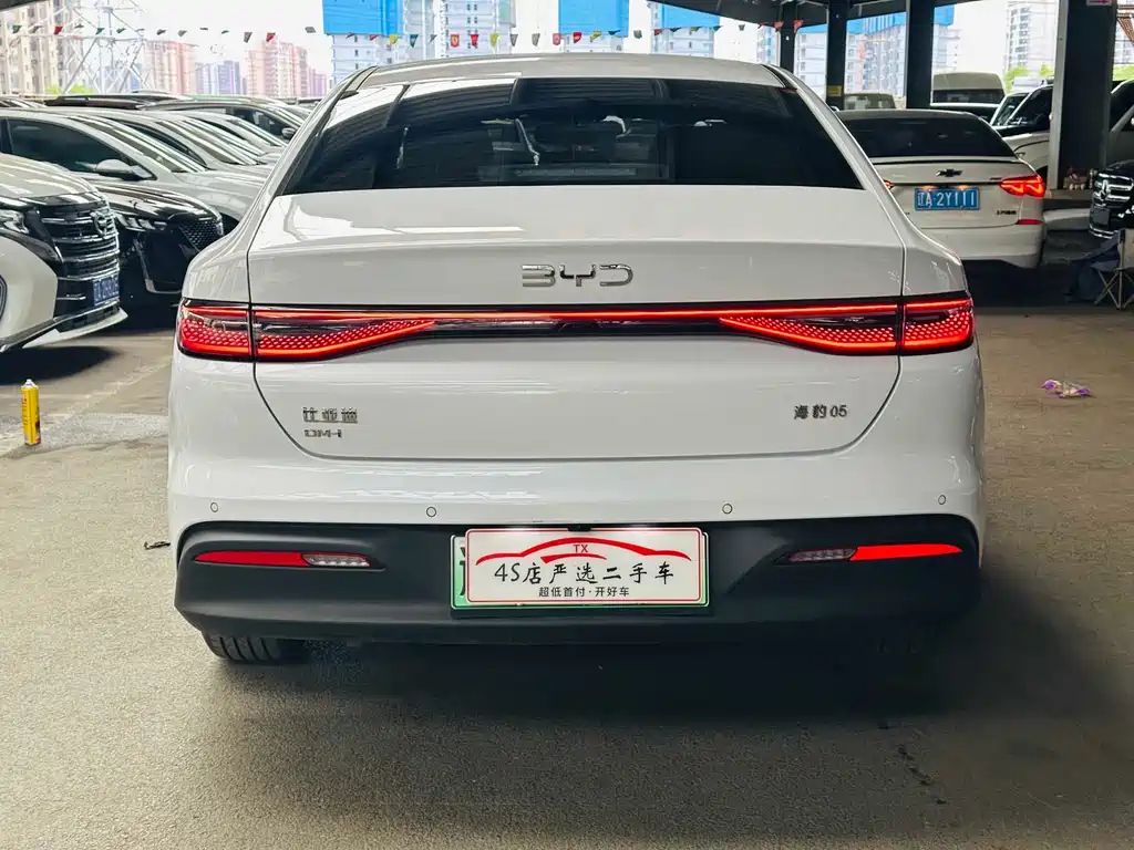 BYD Seal 05 DM-i 2025 — фото 8