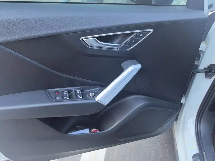 Audi Q2L 2019