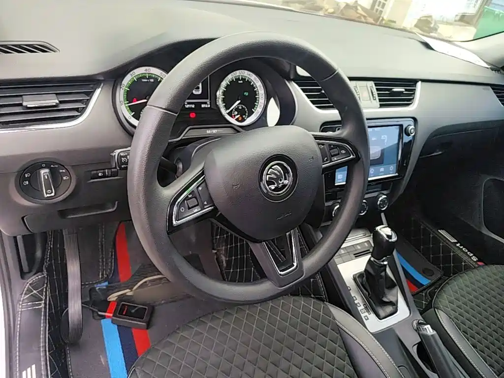 Skoda Octavia 2019 — фото 11