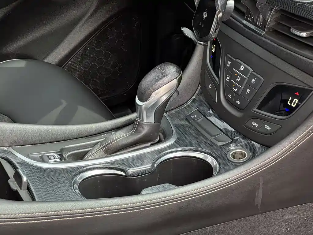 Buick Envision Plus 2017 — фото 11