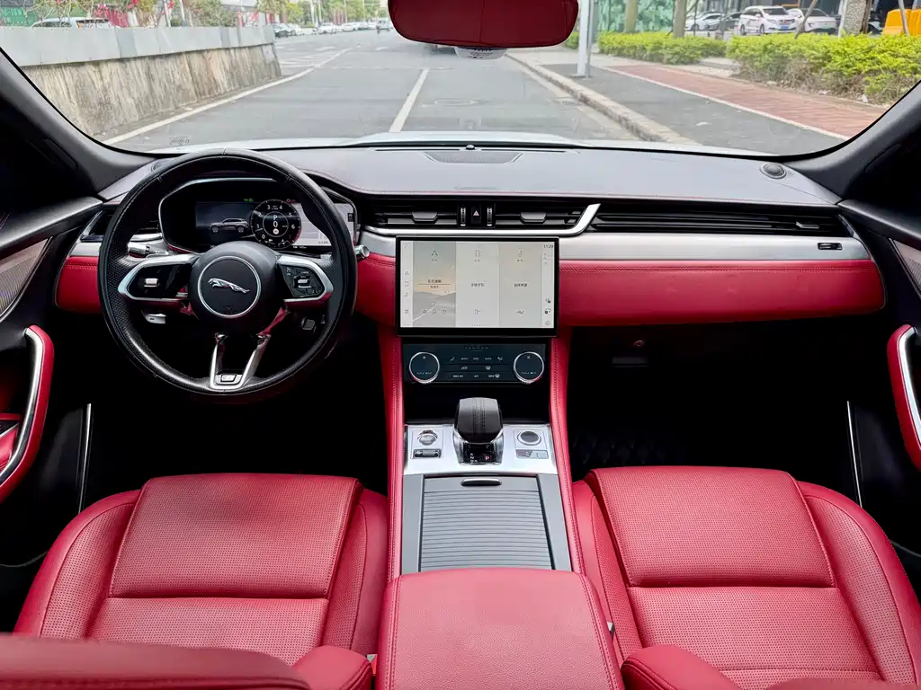 Jaguar F-PACE 2021 — фото 24
