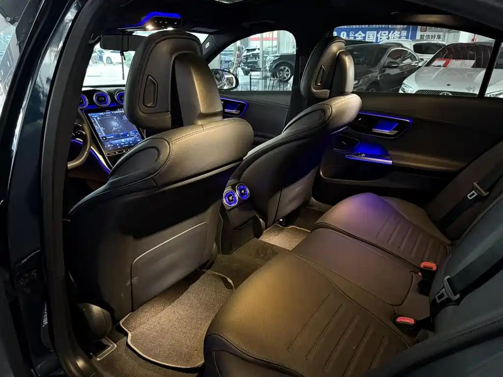 Mercedes-Benz C-Class 2023 — фото 13