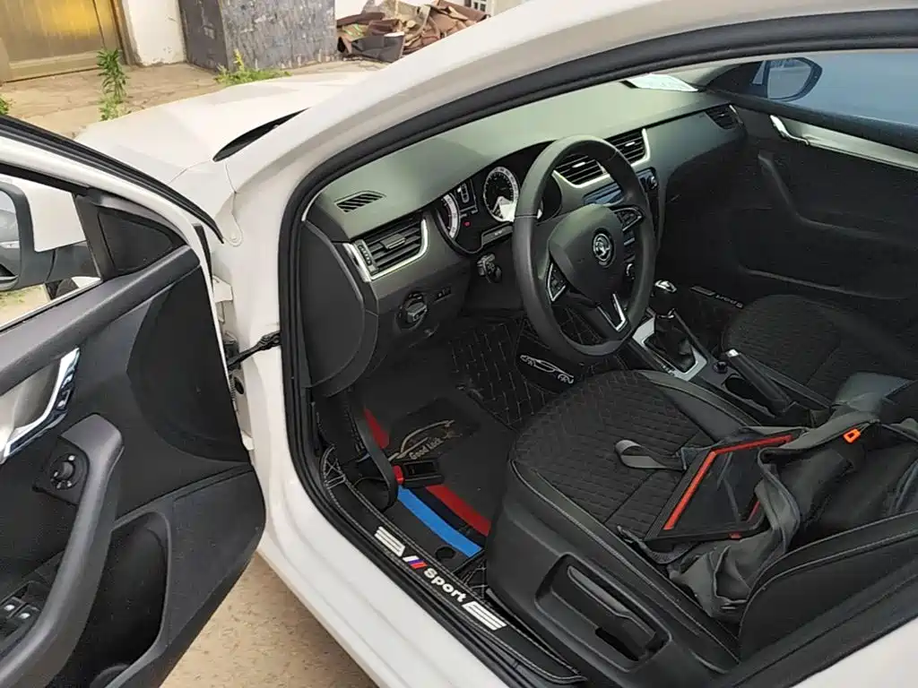 Skoda Octavia 2019 — фото 16