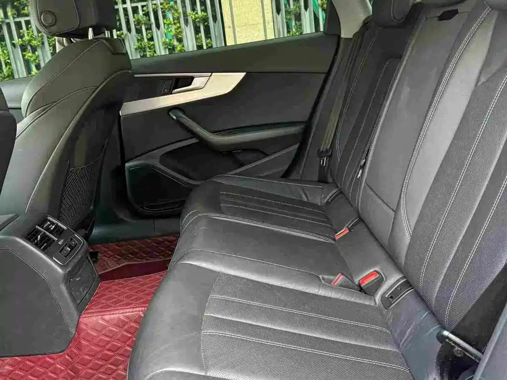 Audi A4L 2021 — фото 10