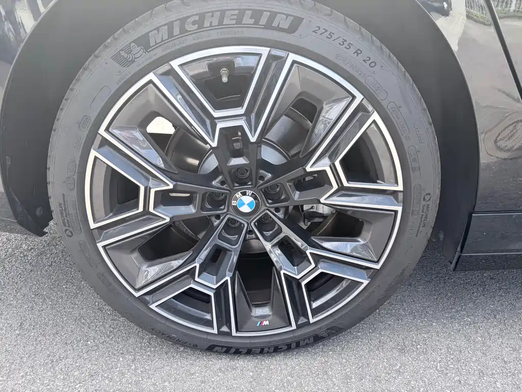BMW 5 Series 2025 — фото 12