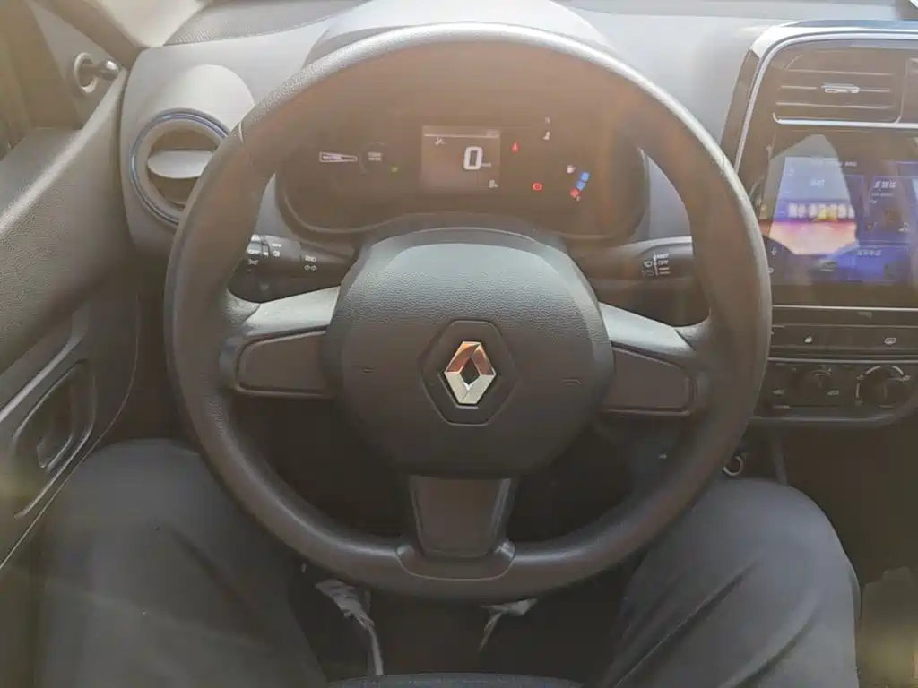 Renault Eno 2019 — фото 11