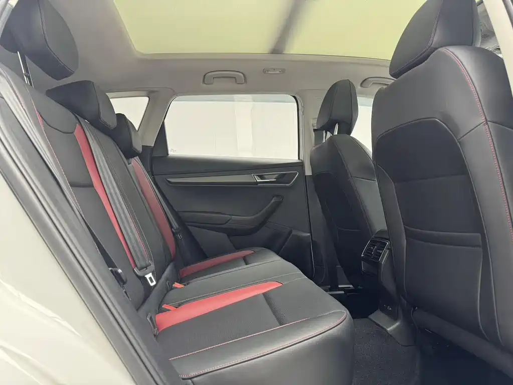 Skoda Karoq 2023 — фото 10