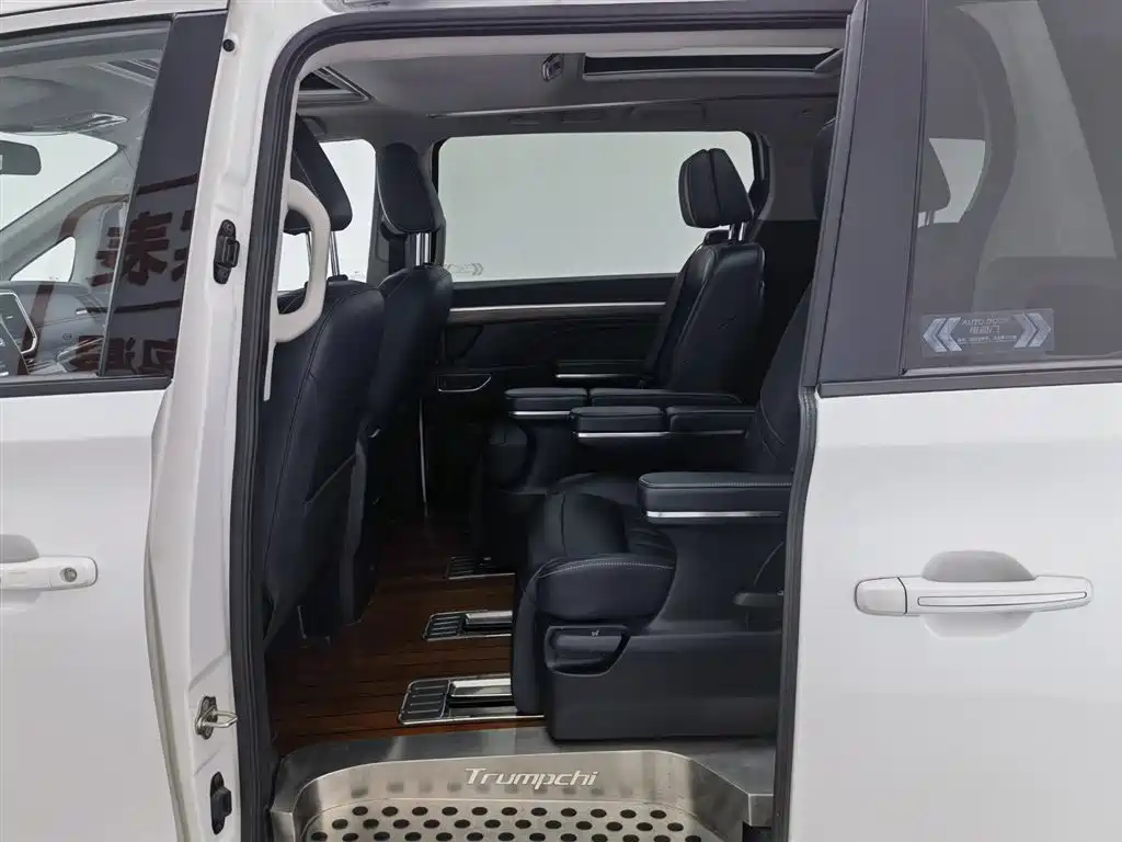 GAC Motor Trumpchi M8 2021 — фото 15