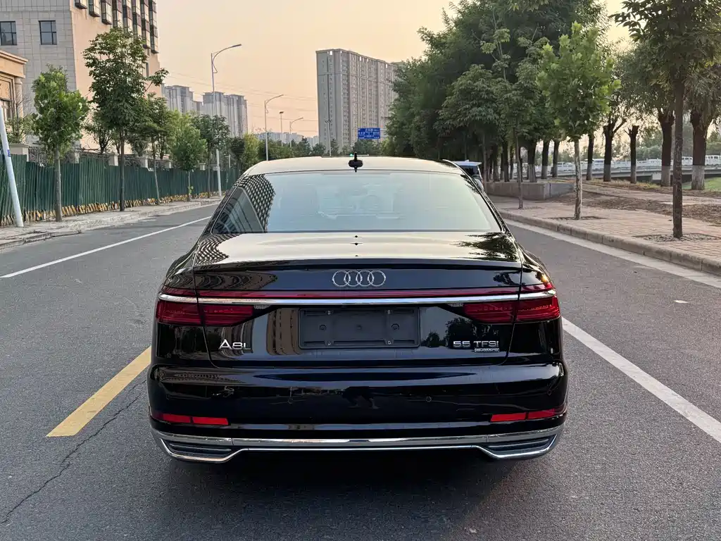 Audi A8 2018 — фото 8