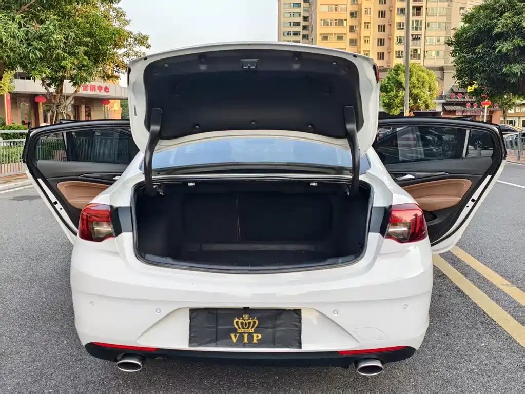 Buick Regal 2018 — фото 13