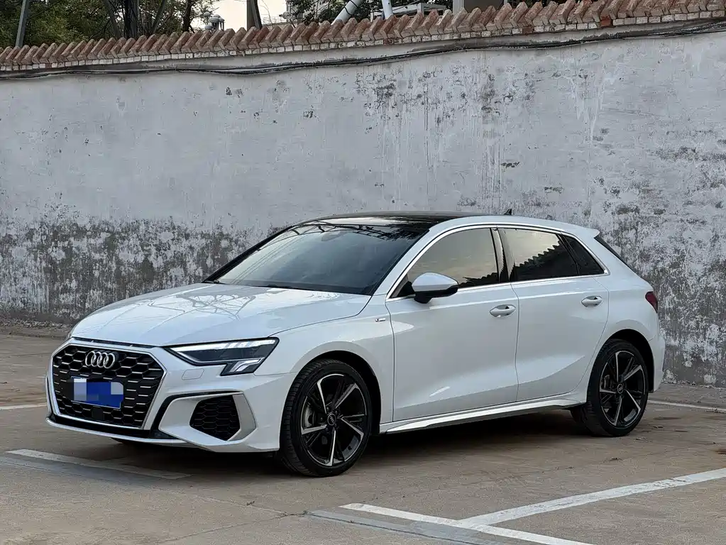 Audi A3 2023 — фото 1