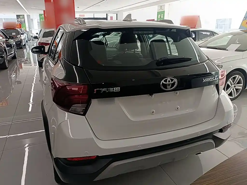 Toyota Yaris L 2021 — фото 6