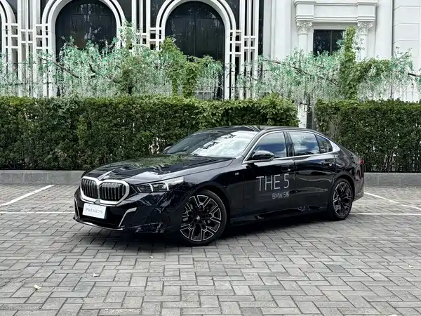 BMW 5 Series 2025
