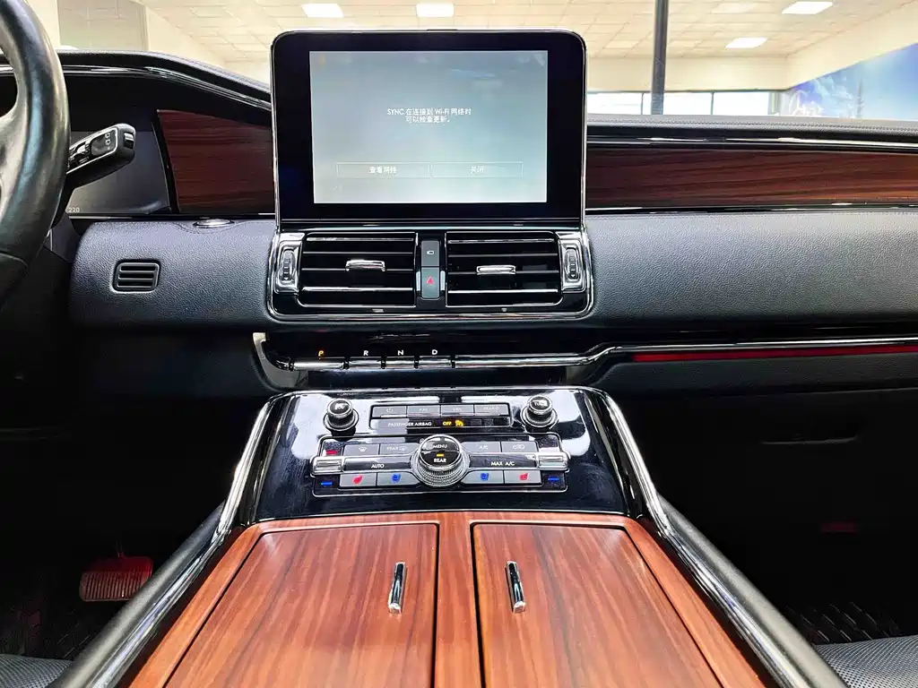 Lincoln Navigator 2018 — фото 12