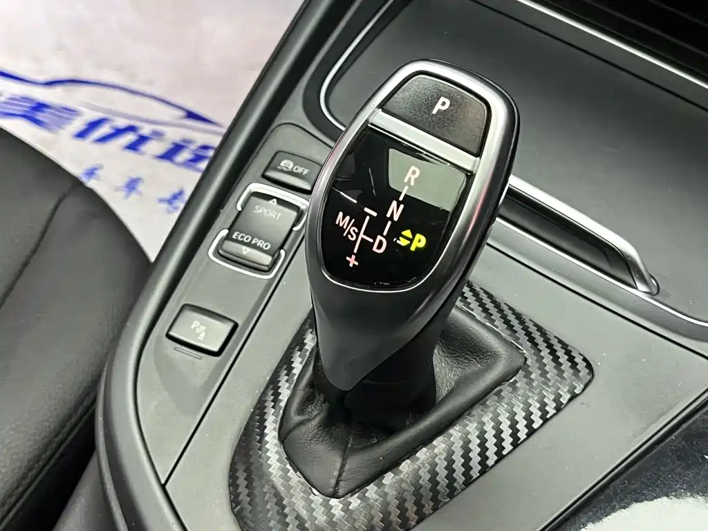 BMW 3 Series 2017 — фото 17