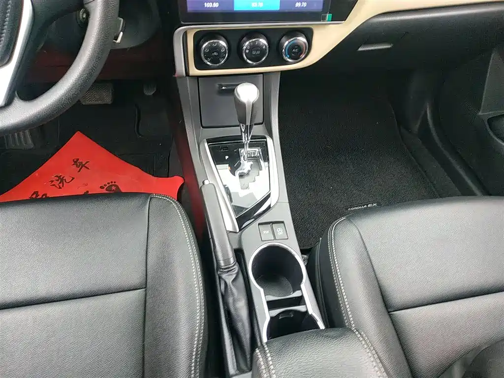 Toyota Corolla 2017 — фото 10