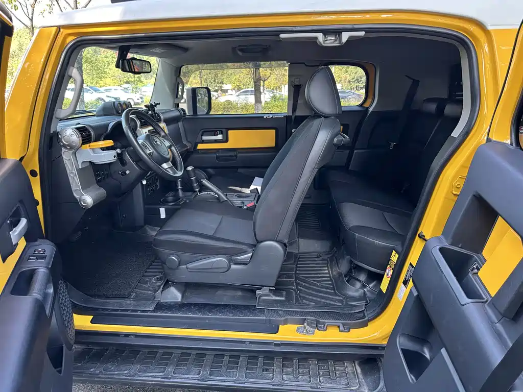 Toyota FJ Cruiser 2018 — фото 6