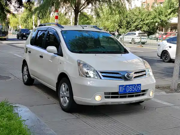 Nissan Livina 2013