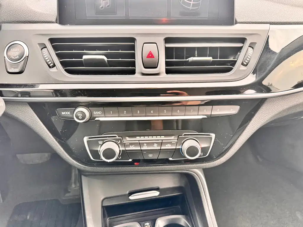 BMW 1 Series 2020 — фото 13
