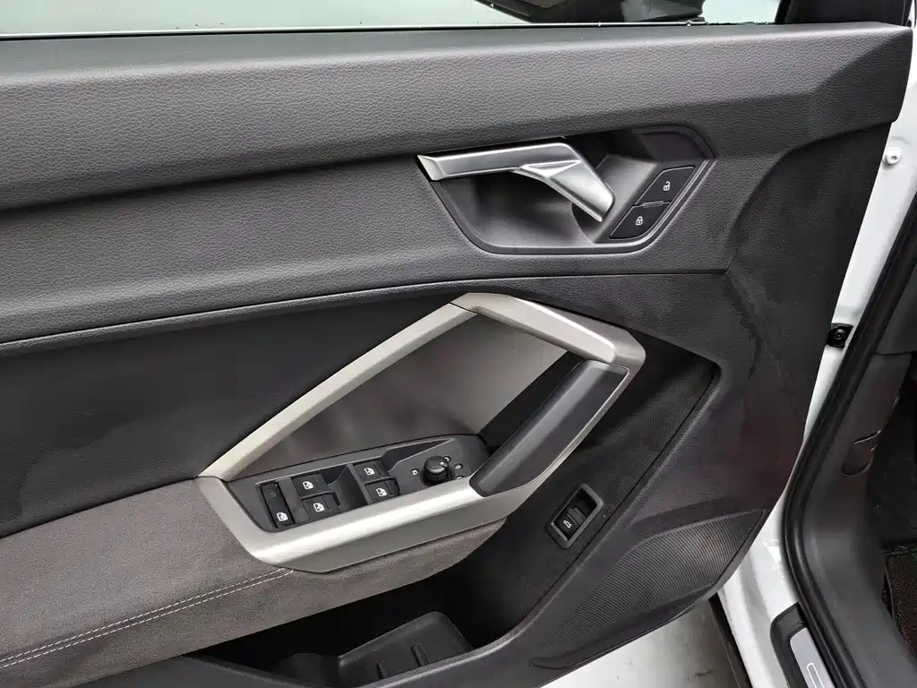 Audi Q3 2023 — фото 15