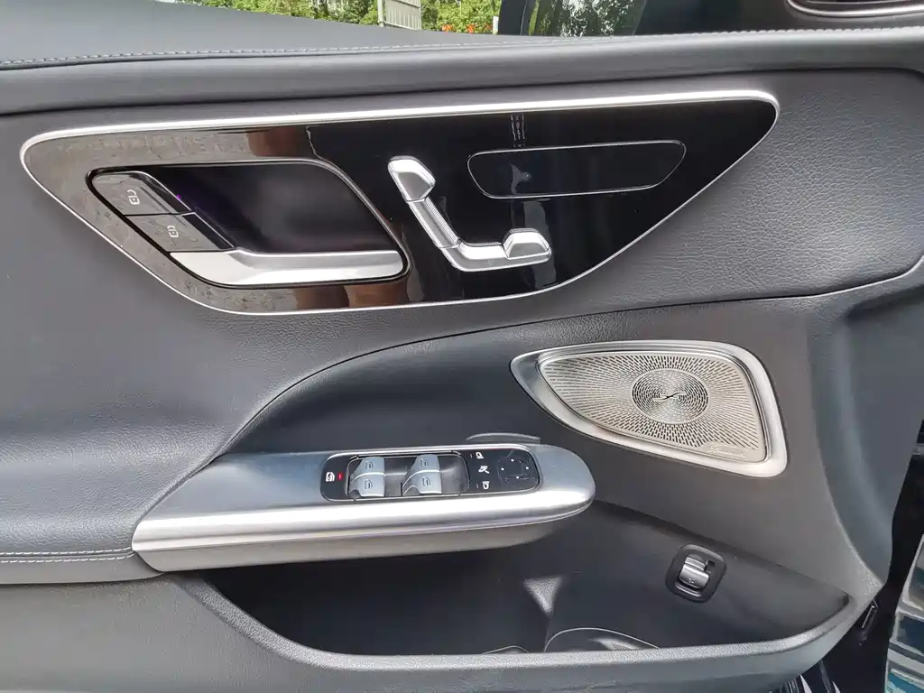 Mercedes-Benz C-Class 2023 — фото 18