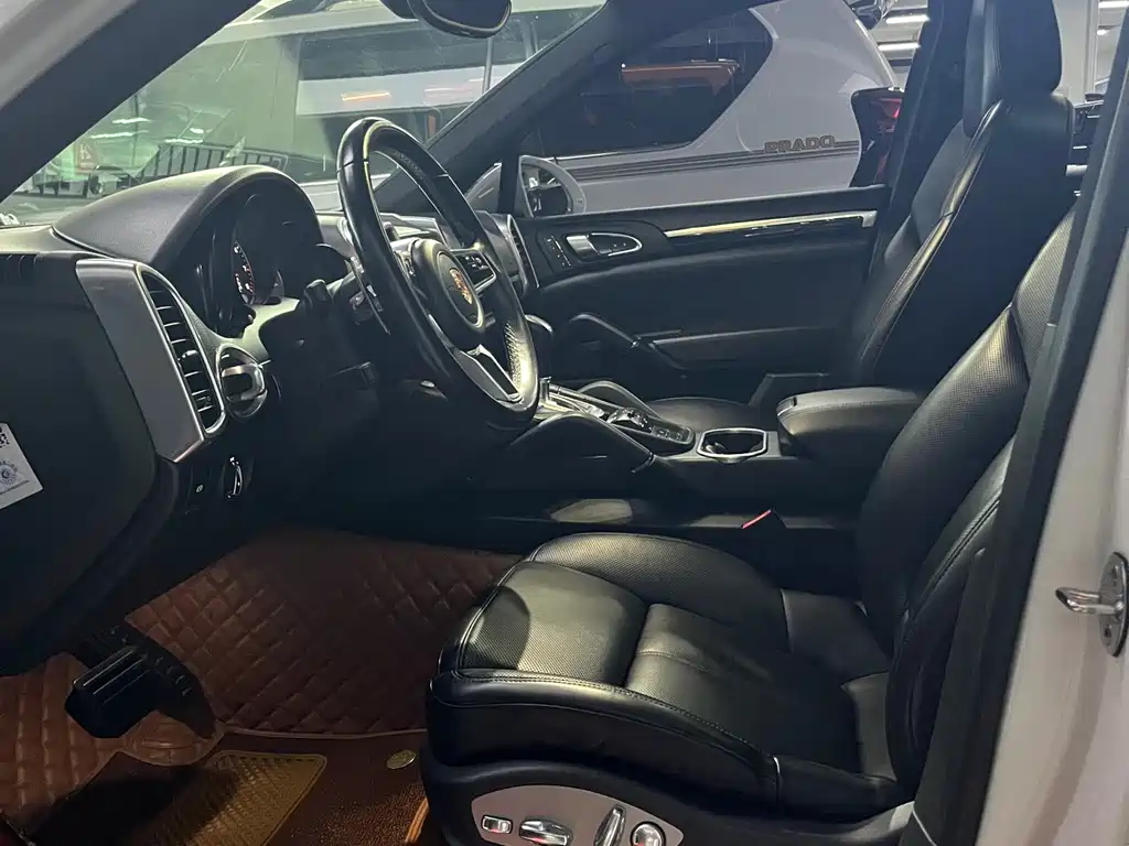 Porsche Cayenne 2017 — фото 13