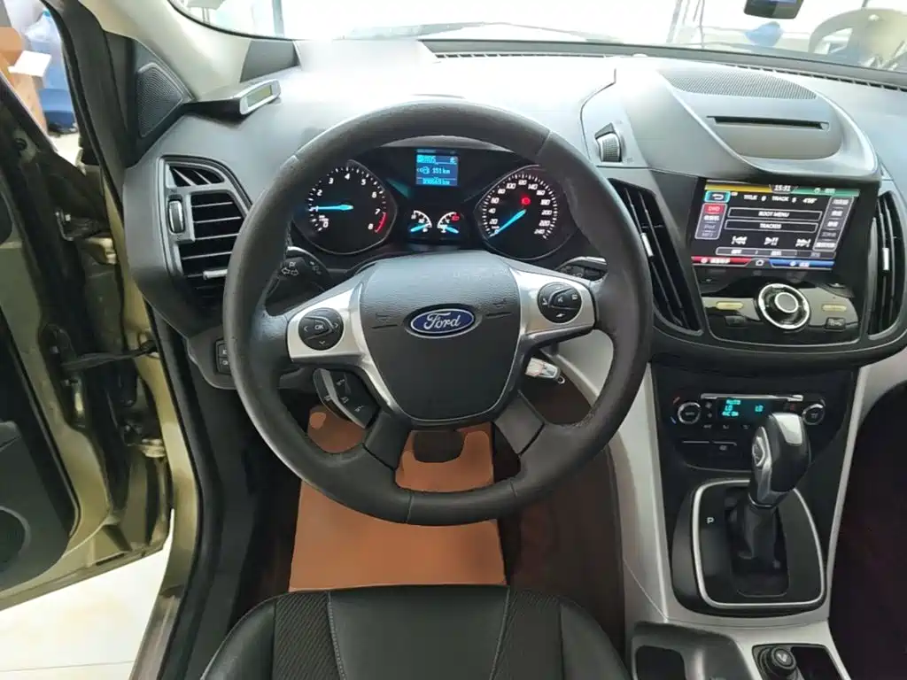 Ford Kuga 2016 — фото 11