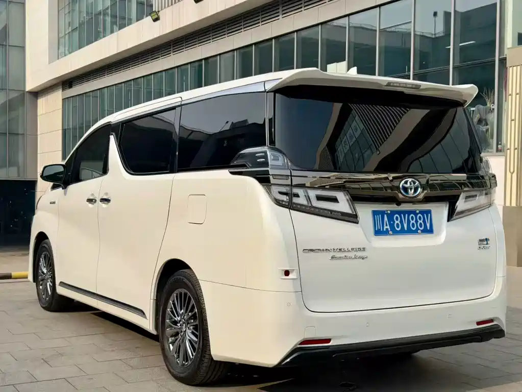 Toyota Vellfire 2023 — фото 7