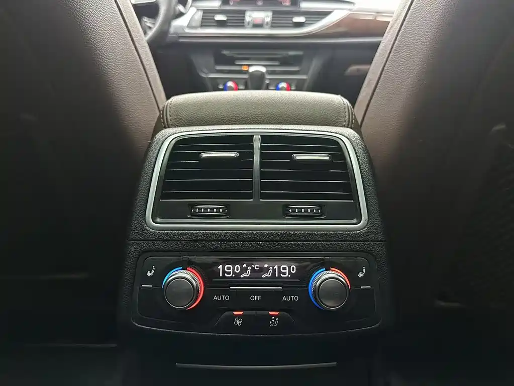 Audi A6L New Energy 2018 — фото 15